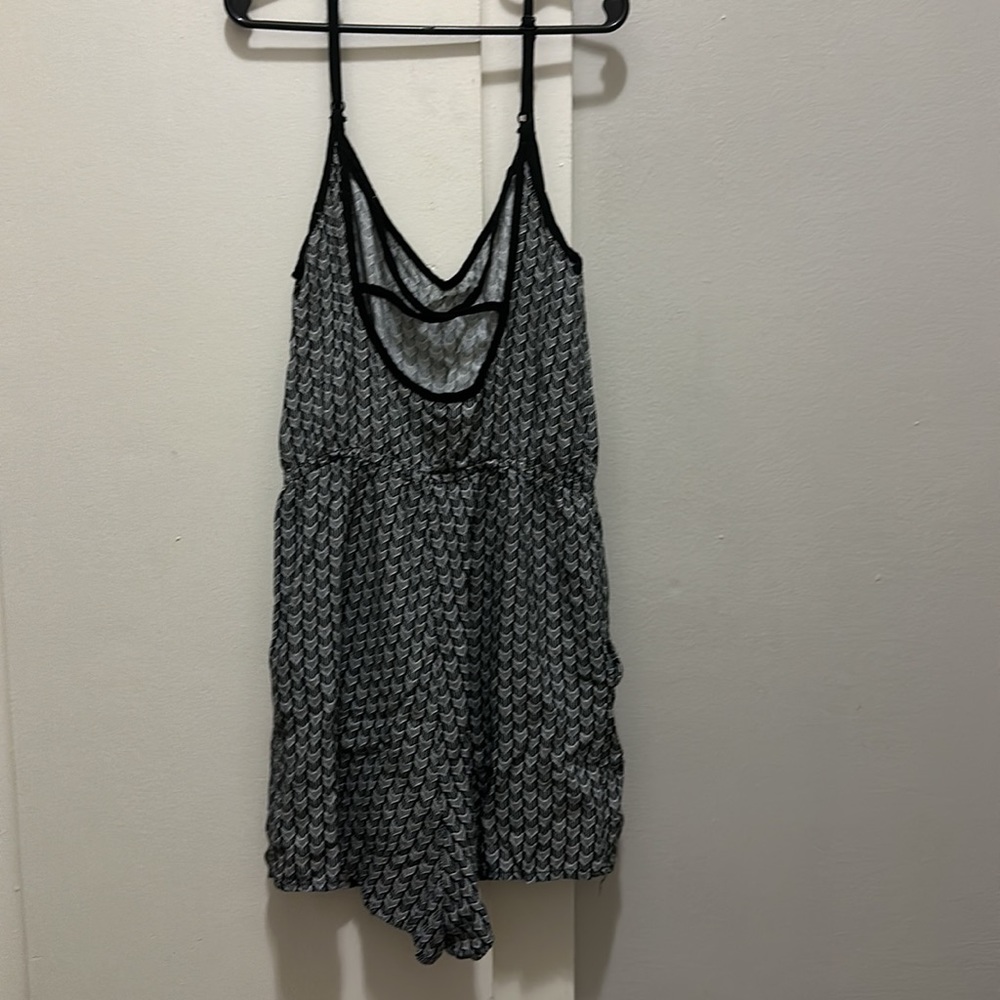 HM Patterned Romper - Picture 4 of 7